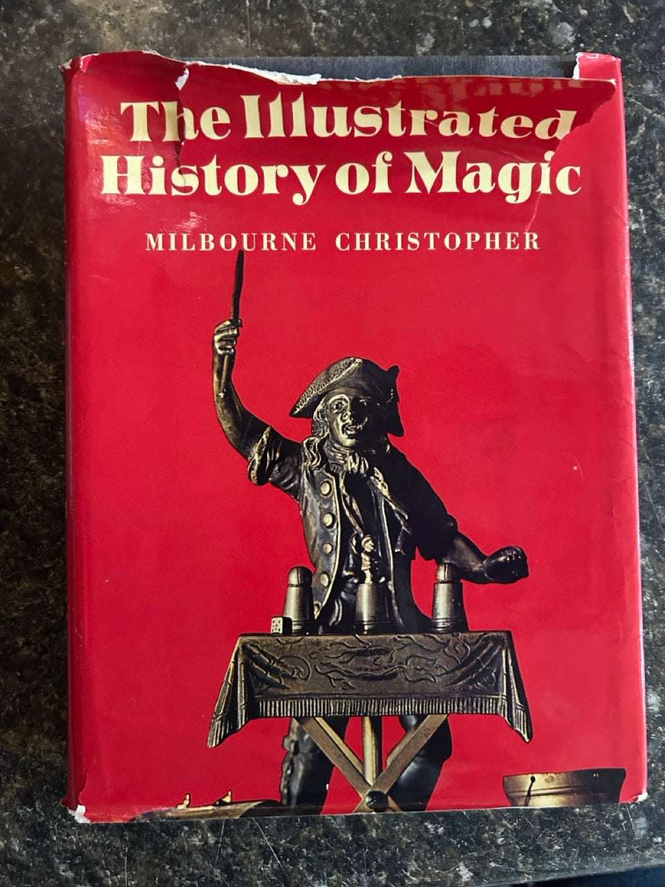 The Illustrated History of Magic - Milbourne Christopher (damaged dust jacket)