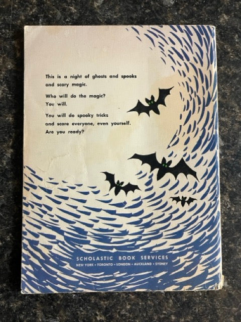 Spooky Tricks - Wyler & Ames (pb)