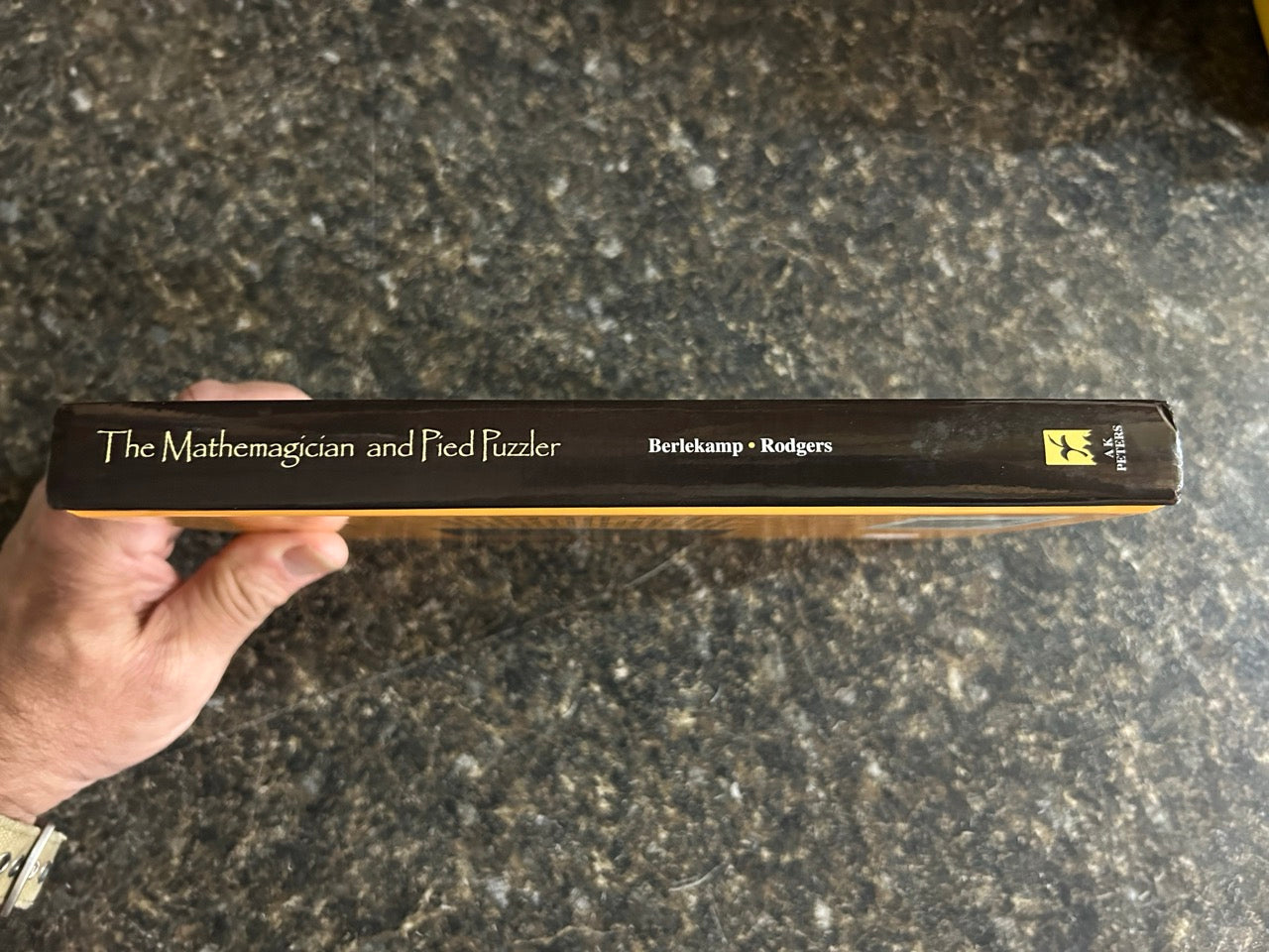 The Mathemagician and Pied Piper: A Collection in Tribute to Martin Gardner - Elwyn Berlekamp and Tom Rodgers