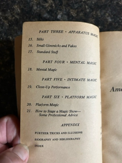 The Amateur Magician's Handbook (New Expanded Edition, pb) - Henry Hay