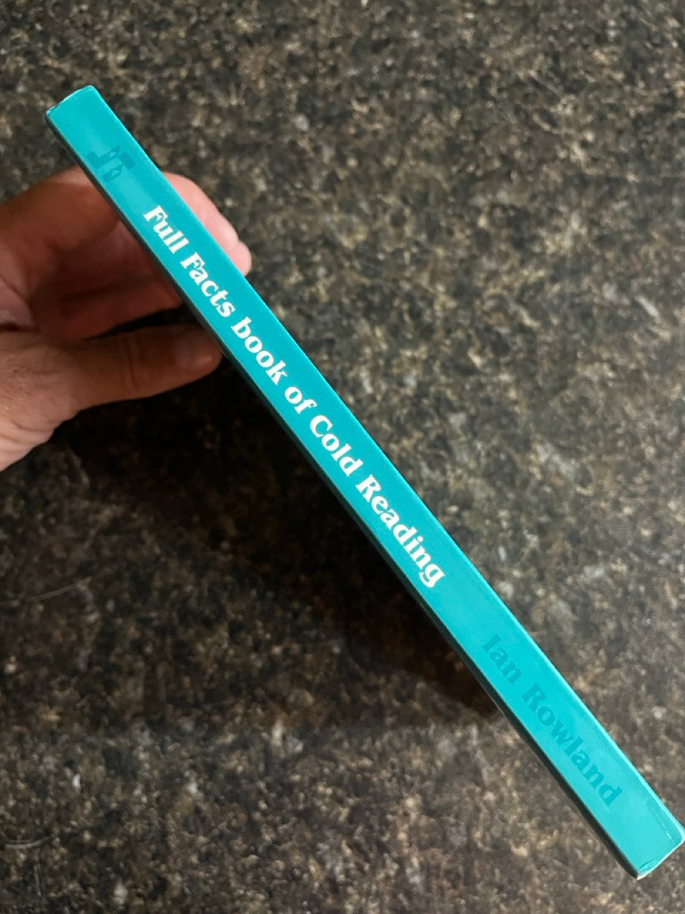 The Full Facts Book of Cold Reading (3rd ed.)- Ian Rowland