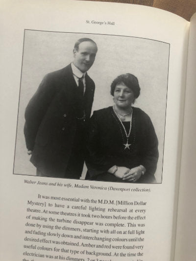St, George's Hall: Behind the Scenes At England's Home of Mystery - Anne Davenport & John Salisse