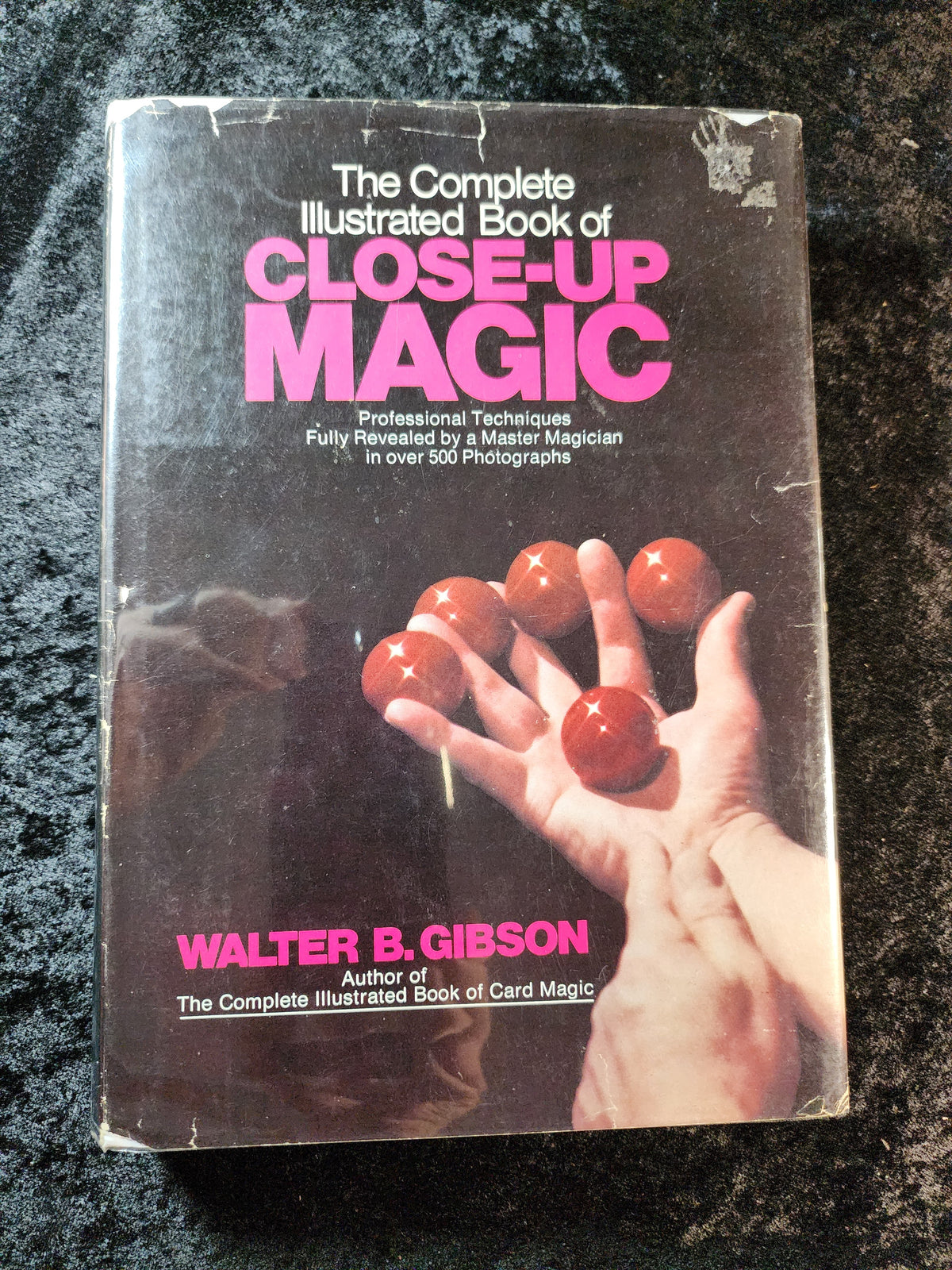The Complete Illustrated Book of Close-Up Magic - Walter B Gibson (HC)