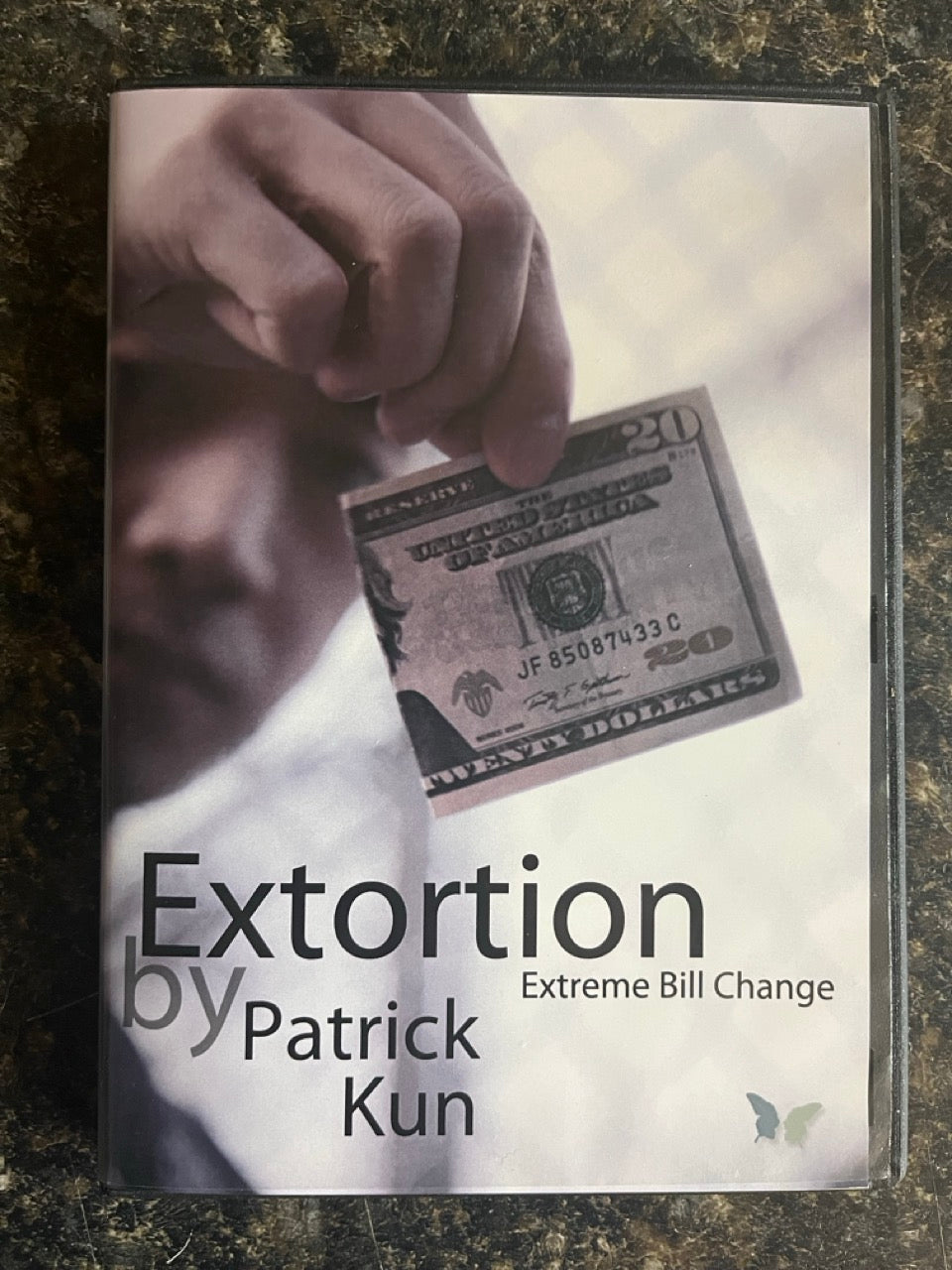 Extortion - Patrick Kun - DVD + Gimmick