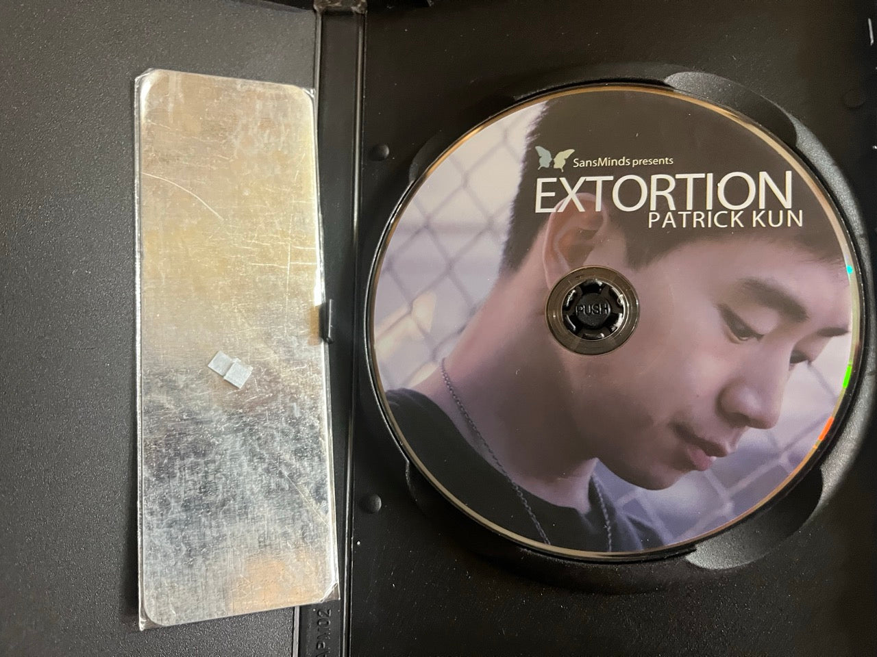 Extortion - Patrick Kun - DVD + Gimmick