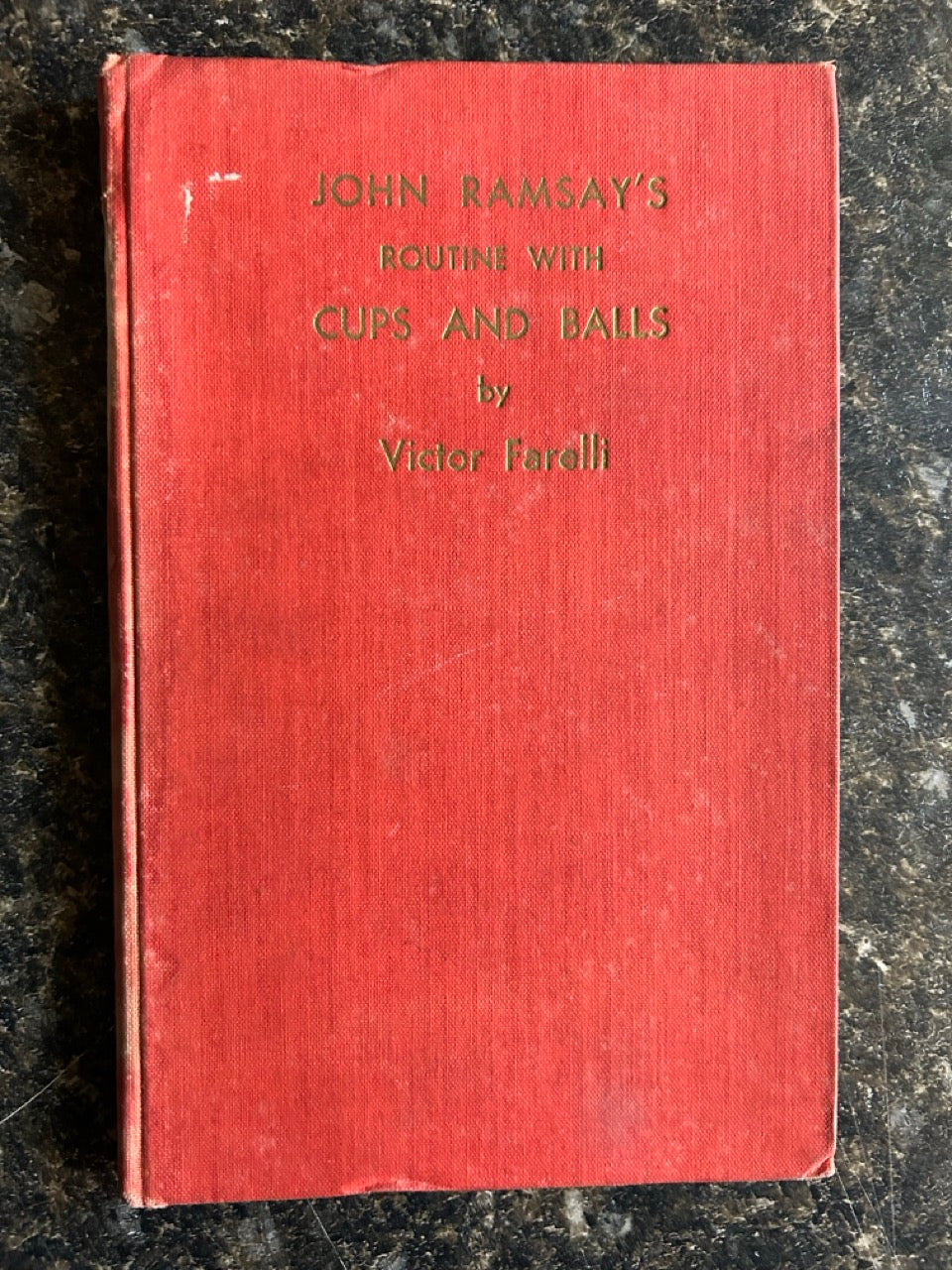 John Ramsay's Routine with Cups and Balls - Victor Farelli