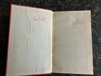 John Ramsay's Routine with Cups and Balls - Victor Farelli