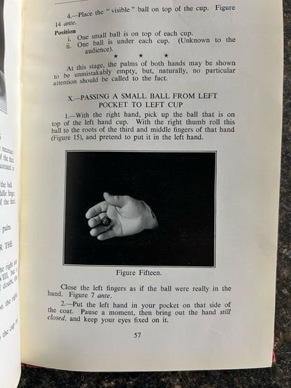 John Ramsay's Routine with Cups and Balls - Victor Farelli