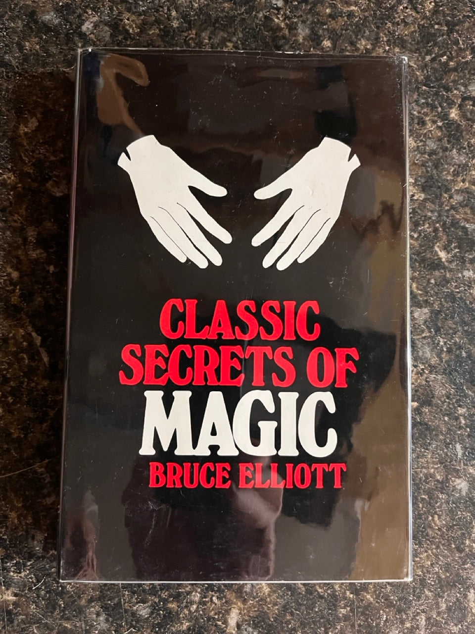 Classic Secrets of Magic - Bruce Elliott (LIKE NEW)