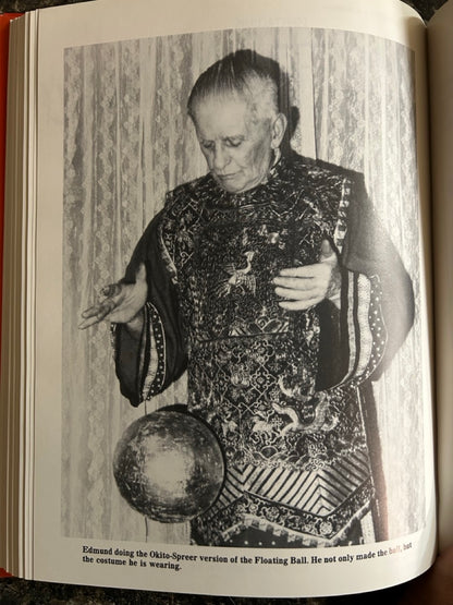 Illusion Builder to Fu-Manchu (David Bamberg) - Robert E. Olson