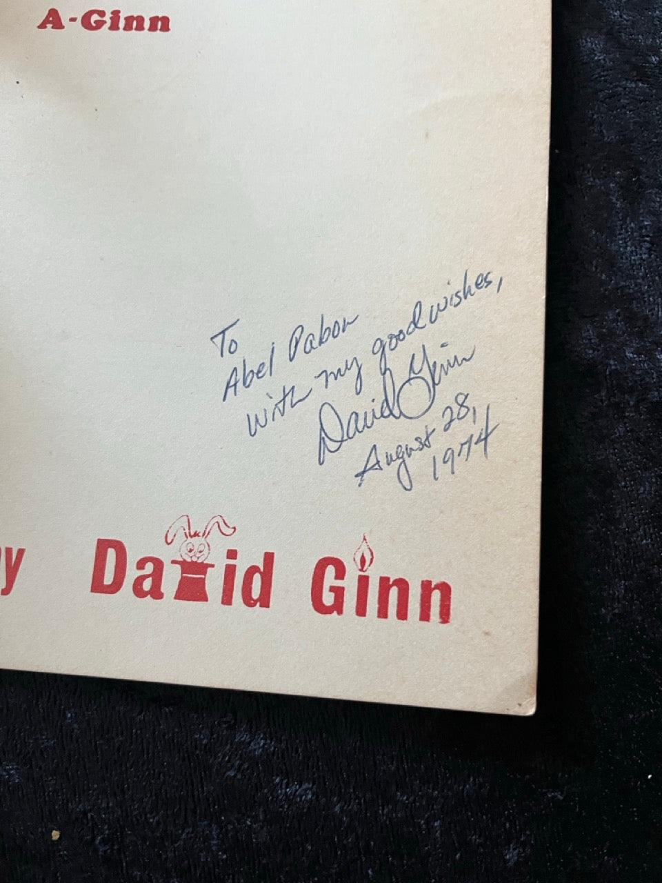 Close-Up A-Ginn - David Ginn - SIGNED