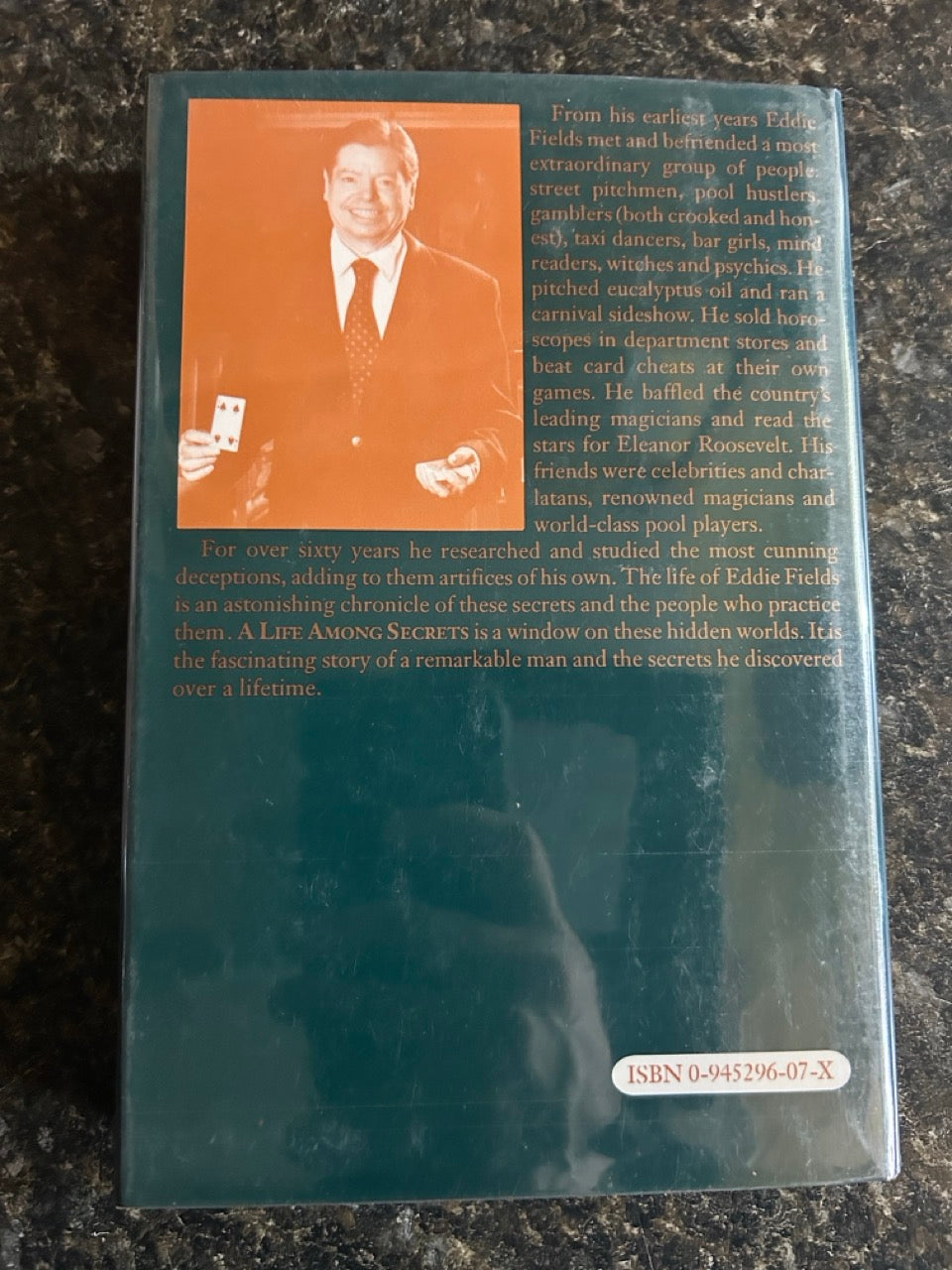A Life Among Secrets: The Uncommon Life and Adventures of Eddie Fields - Stephen Minch