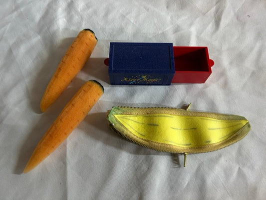 Zipper Banana/Drawer Box/Sponge Carrots Lot (D2)