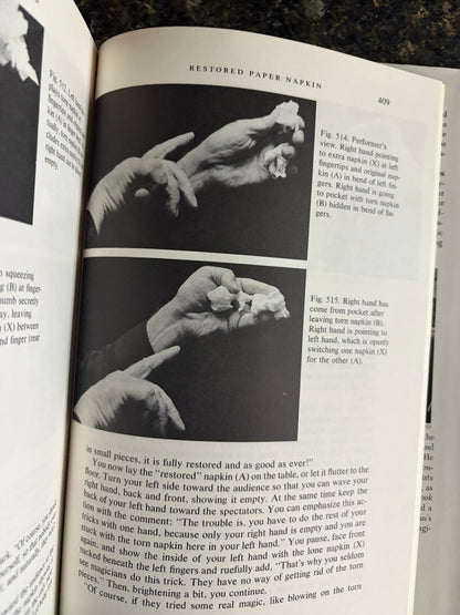 The Complete Illustrated Book of Close-Up Magic - Walter B Gibson (HC)