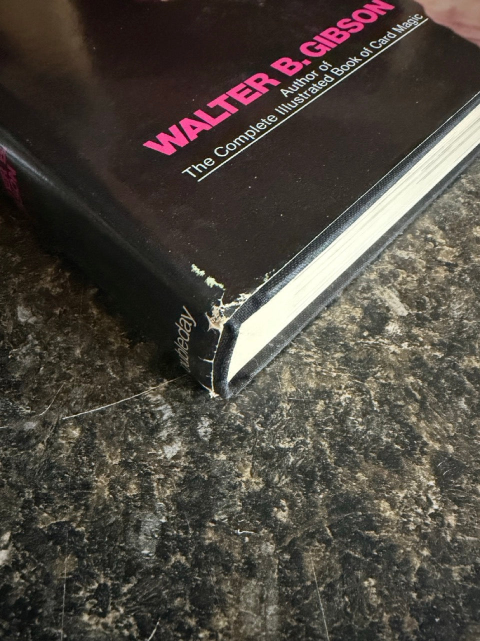 The Complete Illustrated Book of Close-Up Magic - Walter B Gibson (HC)