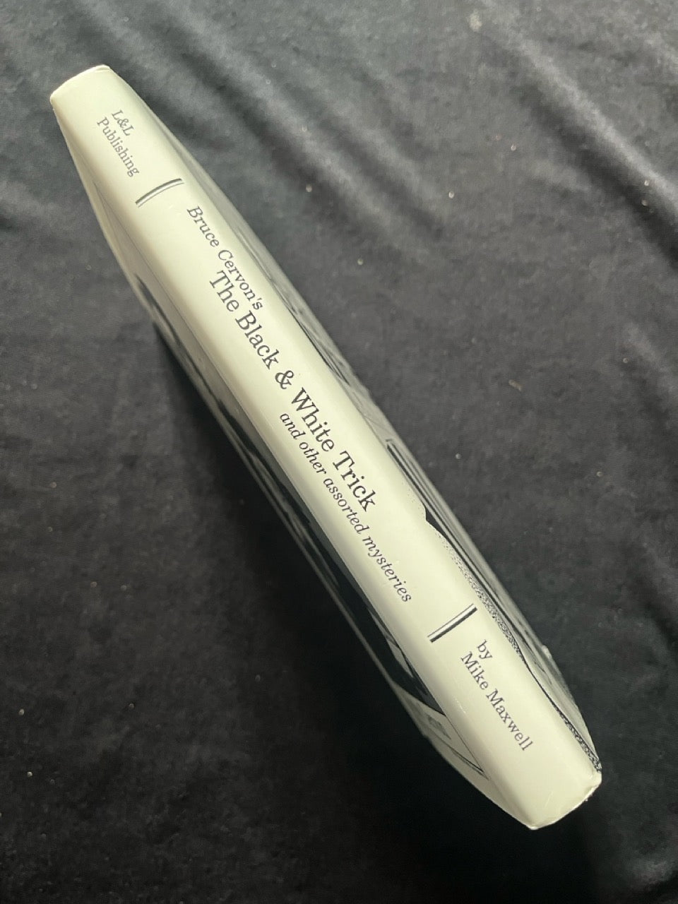 Bruce Cervon's The Black & White Trick - Mike Maxwell