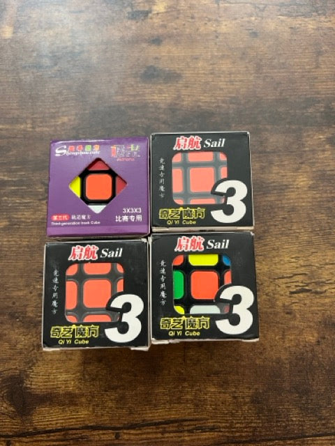 4 Rubik's Speed Cubes (D2)