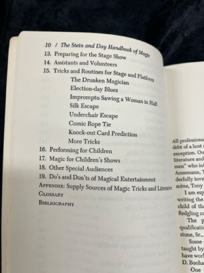 The Handbook of Magic - Marvin Kaye (paperback)