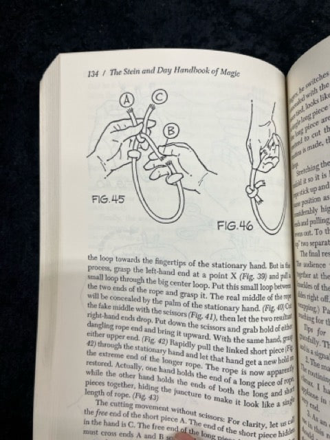 The Handbook of Magic - Marvin Kaye (paperback)