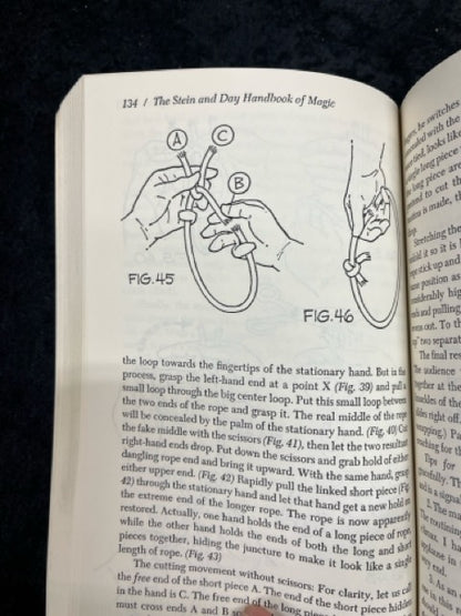 The Handbook of Magic - Marvin Kaye (paperback)