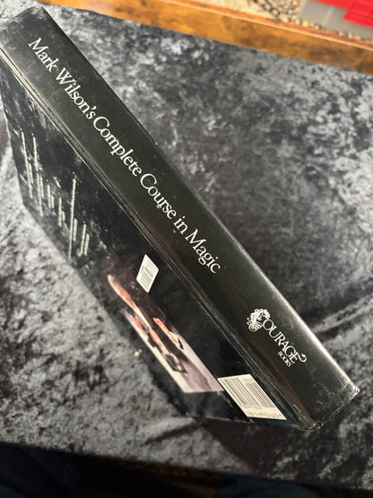 Mark Wilson's Complete Course In Magic - Mark Wilson (Hardcover)