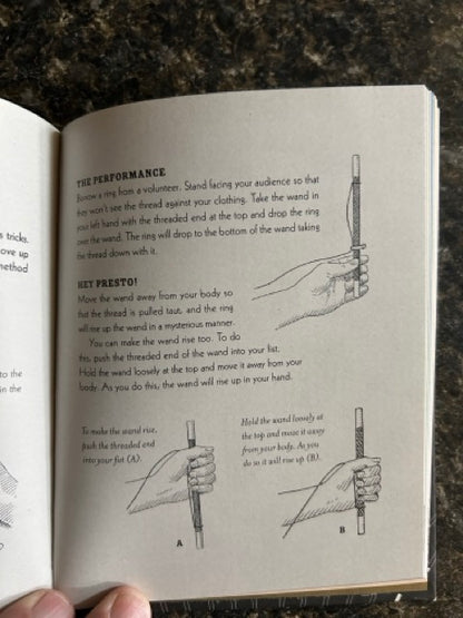 Hey Presto! Amazing Magic Tricks to Confound & Astound - Chris Stone
