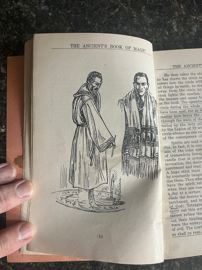 The Ancient's Book Of Magic - Lewis de Claremont