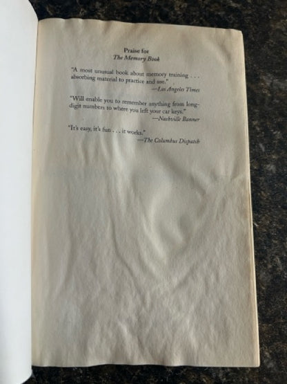 The Memory Book - Harry Lorayne & Jerry Lucas (Gold Cover 1982)