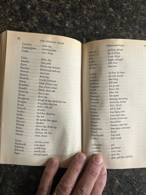 The Memory Book - Harry Lorayne & Jerry Lucas (Gold Cover 1982)