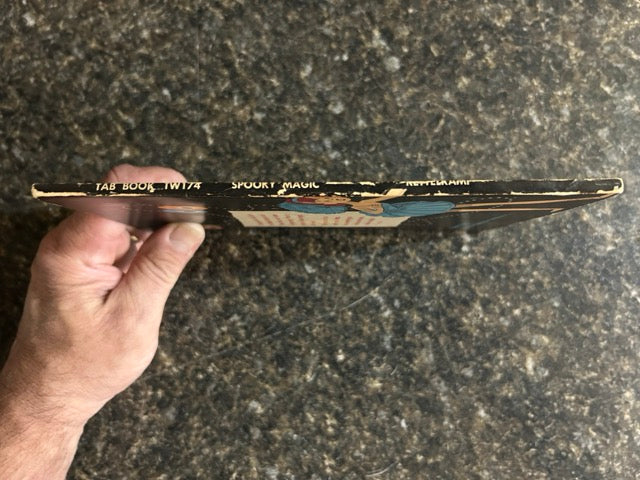 Spooky Magic - Larry Kettelkamp