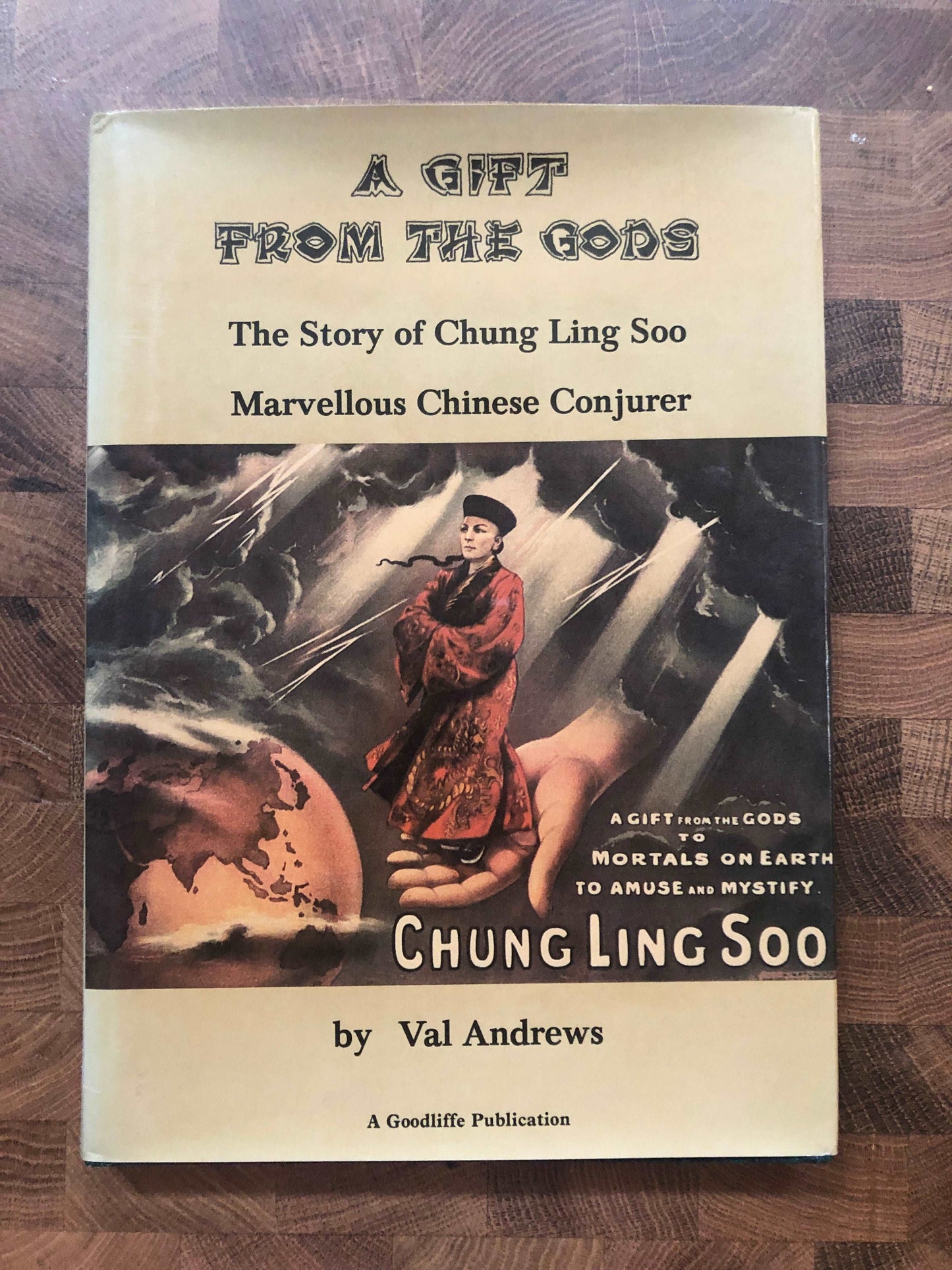 A Gift From The Gods: The Story of Chung Ling Too - Val Andrews