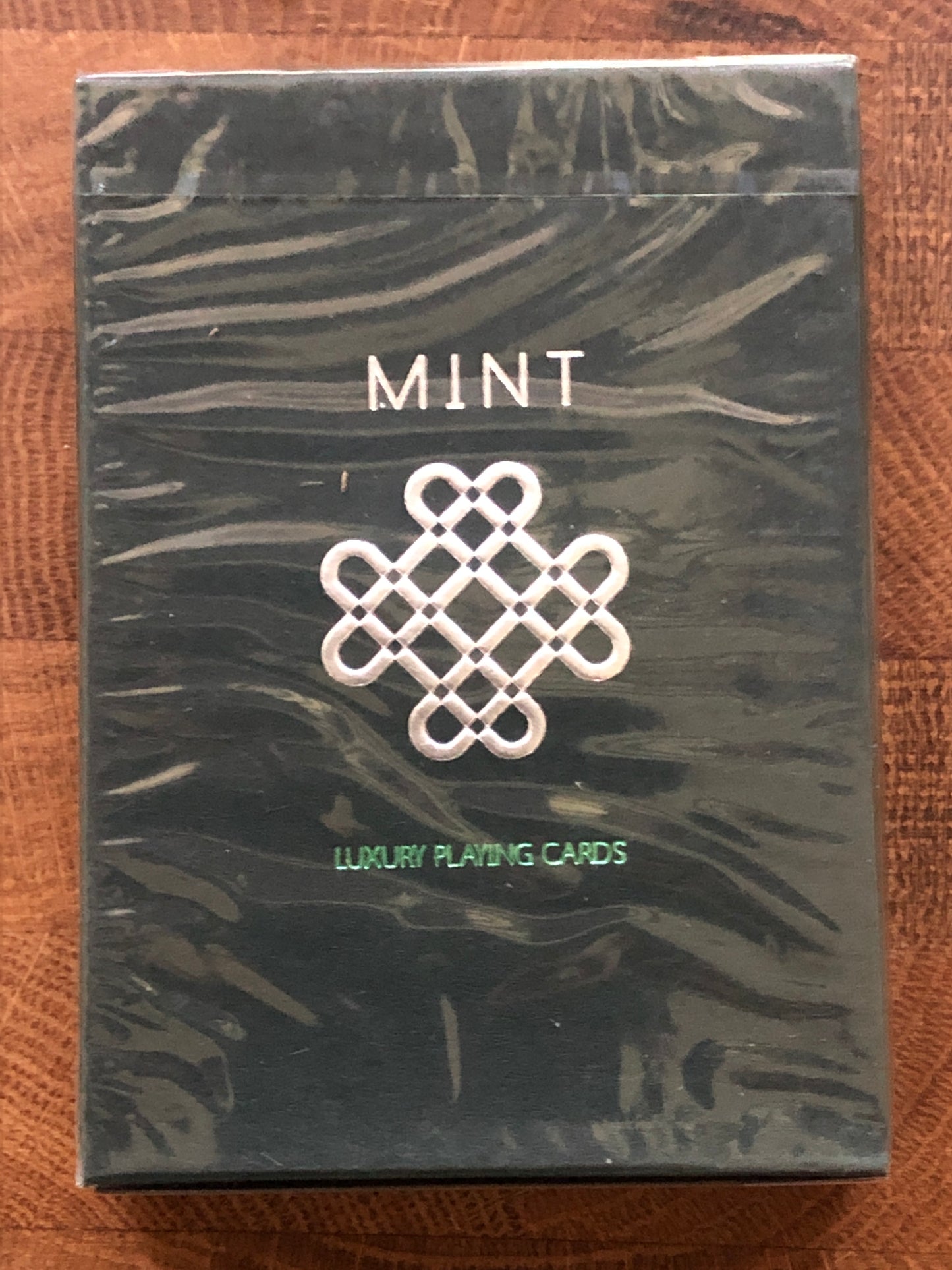 Mint 2 Luxury Playing Cards (SM1)